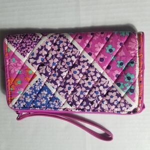 NWT VERA BRADLEY RFID FRONT ZIP WRISTLET MODERN MEDLEY